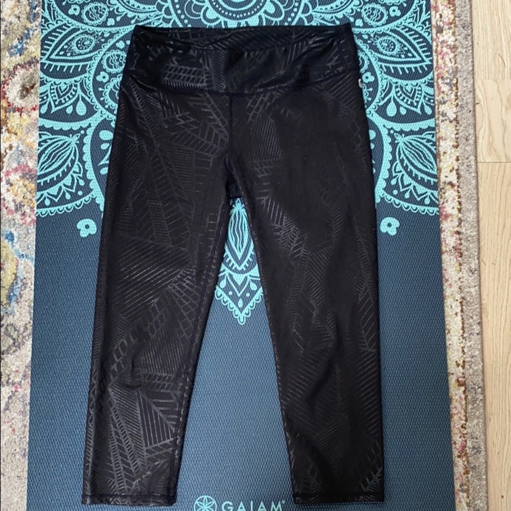 Fabletics printed capri leggings